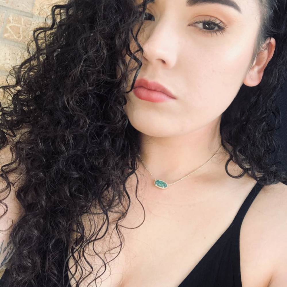 Meet your Posher, Kayla